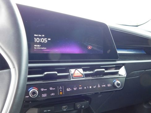 Used 2023 Kia Niro Wind FWD image 16