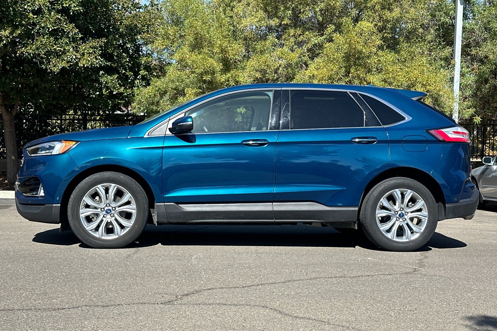 Used 2020 Ford Edge Titanium FWD image 7