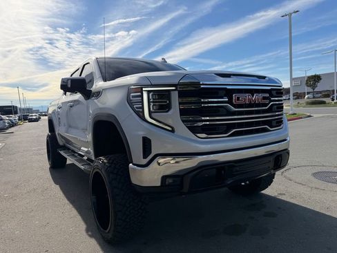 Used 2022 GMC Sierra 1500 SLT w/ SLT Premium Package image 8
