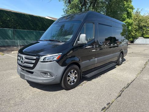 Used 2021 Mercedes-Benz Sprinter 2500 w/ Windows All Around Package image 2