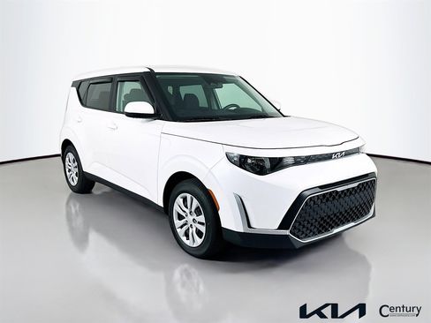 Certified 2023 Kia Soul LX FWD image 3