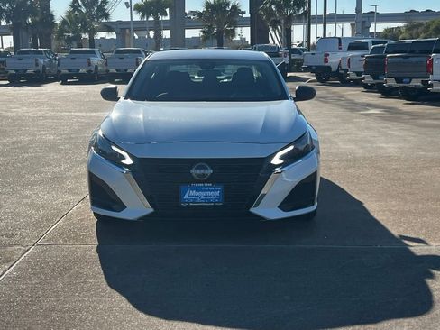 Used 2024 Nissan Altima 2.5 SV image 4