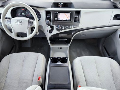 Used 2013 Toyota Sienna LE image 10