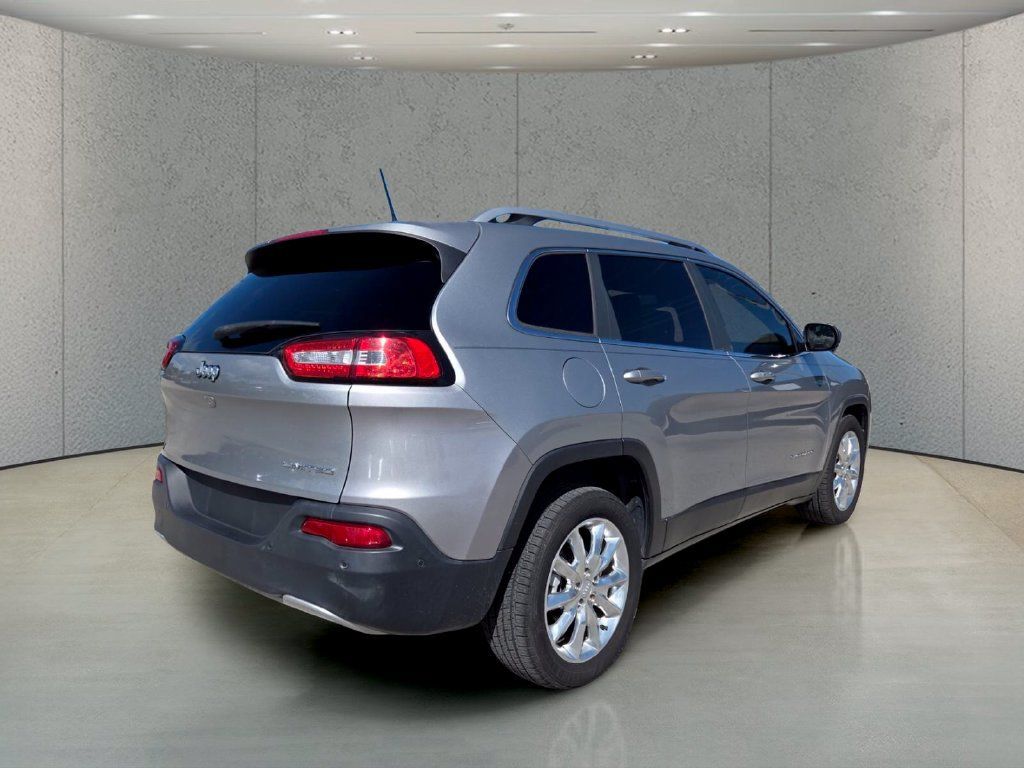 Used 2017 Jeep Cherokee Limited w/ Technology Group FWD image 6