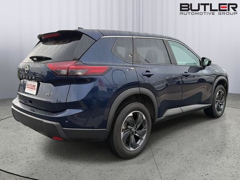 Used 2024 Nissan Rogue SV FWD image 6
