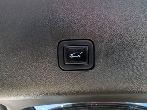 Used 2021 Chevrolet Traverse RS AWD/4WD image 40
