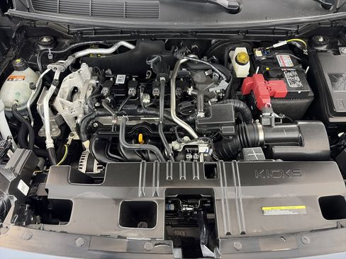 Used 2025 Nissan Kicks SR image 11