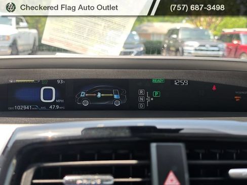 Used 2016 Toyota Prius Three Touring FWD image 11