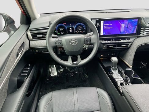 Used 2025 Toyota Camry XLE FWD image 21
