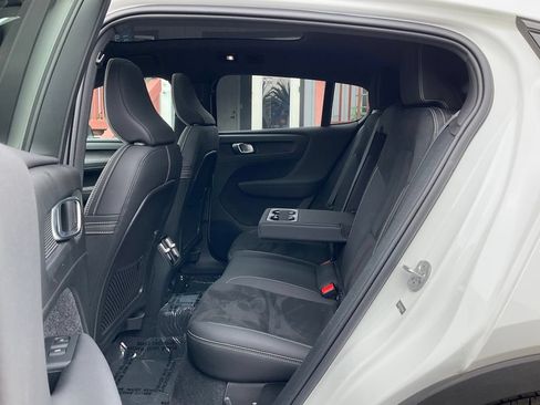 Used 2023 Volvo C40 P8 Recharge Plus AWD/4WD image 34