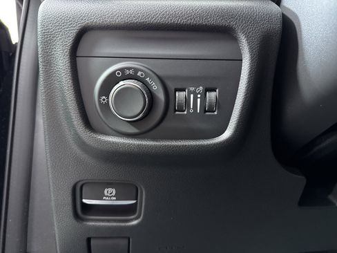 New 2025 Jeep Grand Cherokee Altitude image 33