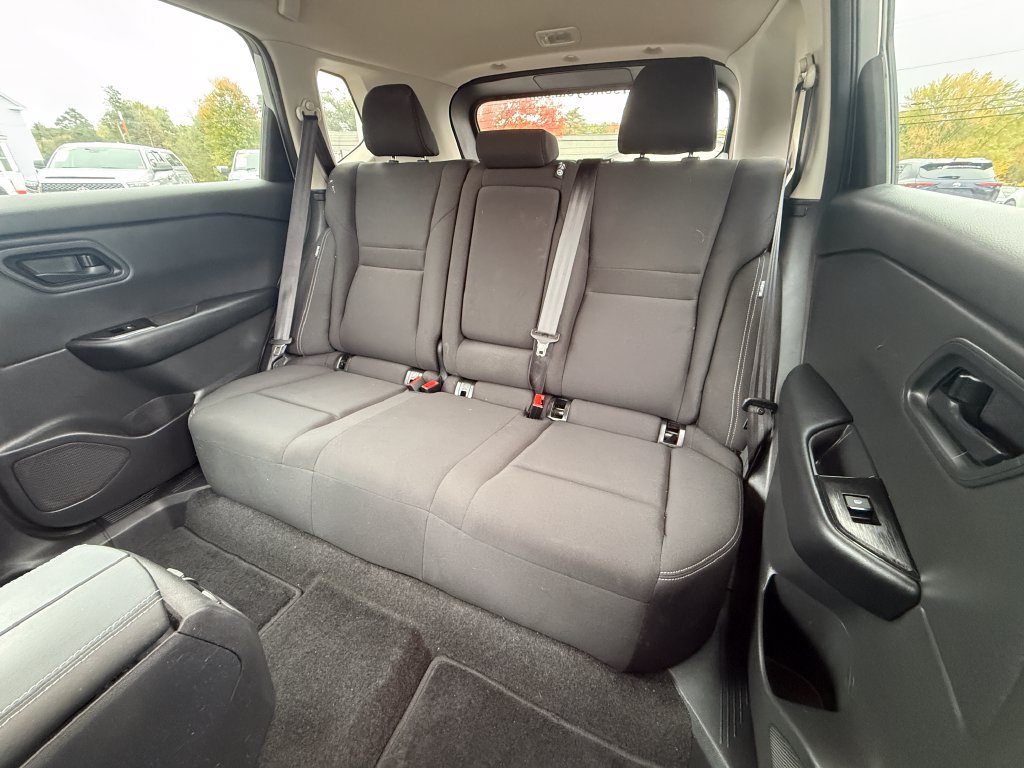 Used 2025 Nissan Rogue S AWD/4WD image 14