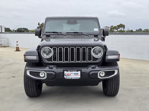 Used 2025 Jeep Wrangler Unlimited Sahara AWD/4WD image 3