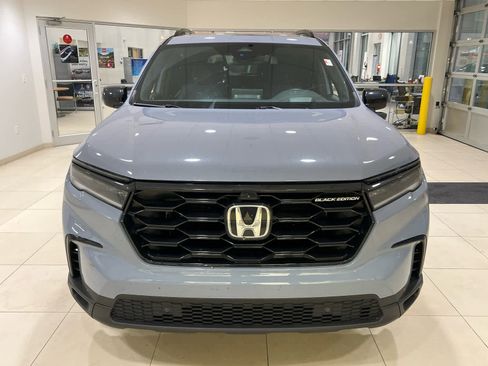 Used 2025 Honda Pilot Black Edition image 2