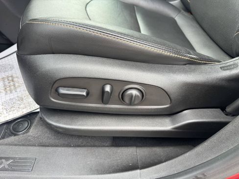 Used 2021 Chevrolet Equinox LT FWD image 28