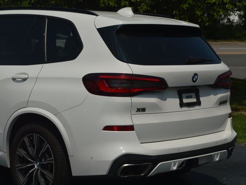 Used 2021 BMW X5 M50i w/ Premium Package AWD/4WD image 3
