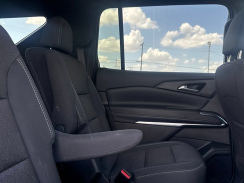 Used 2025 Chevrolet Traverse LT AWD/4WD image 34