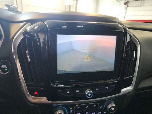 Used 2018 Chevrolet Traverse LT image 17
