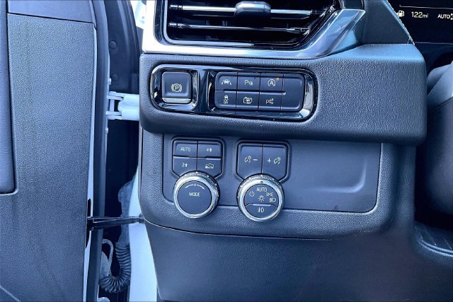 Used 2025 GMC Yukon Denali AWD/4WD image 15