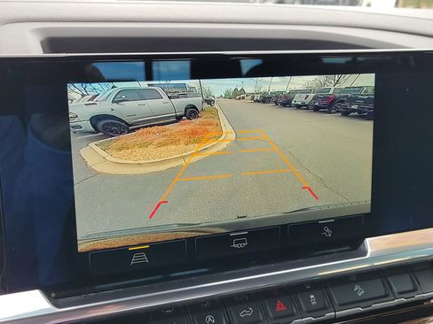 Used 2023 Chevrolet Silverado 1500 LT Trail Boss w/ Convenience Package II image 17