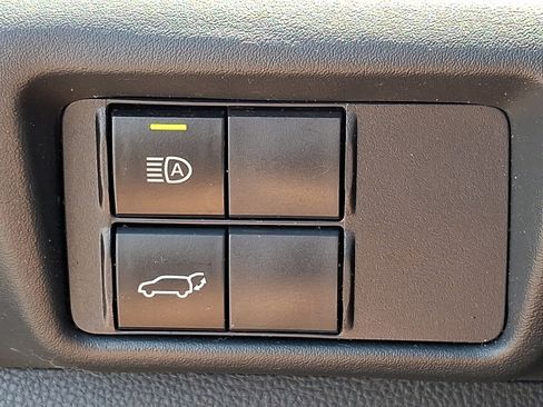 Used 2021 Toyota Highlander XLE AWD/4WD image 26