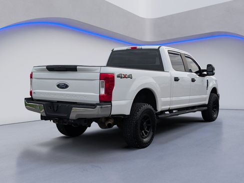 Used 2018 Ford F250 XL w/ Power Equipment Group AWD/4WD image 9