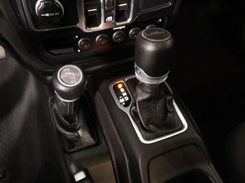 Used 2023 Jeep Gladiator Willys image 9