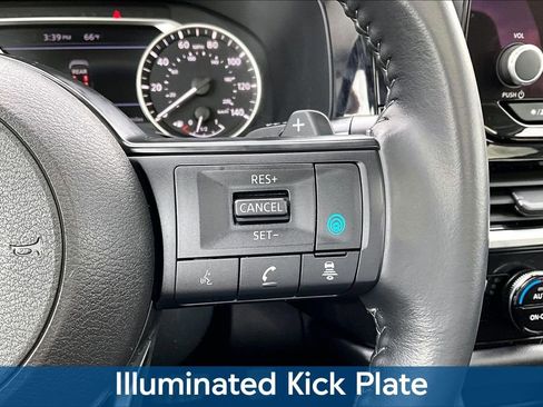 Used 2024 Nissan Pathfinder SV w/ SV Premium Package image 13