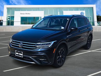 Used 2024 Volkswagen Tiguan SE w/ Panoramic Sunroof Package