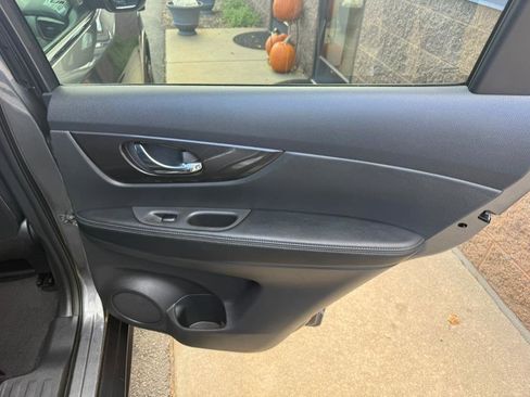 Used 2019 Nissan Rogue SV w/ Sun & Sound Touring Package image 27