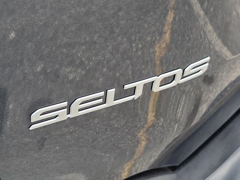 Used 2024 Kia Seltos EX FWD image 31