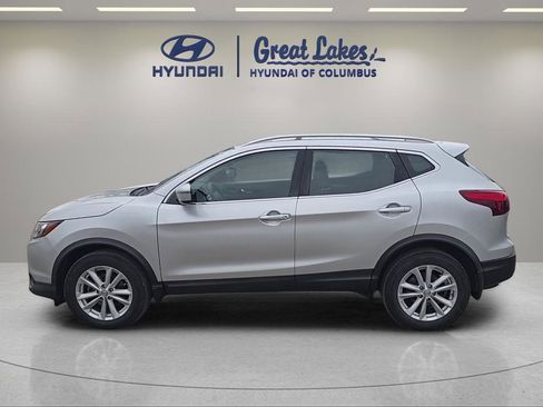 Used 2017 Nissan Rogue Sport SV AWD/4WD image 2