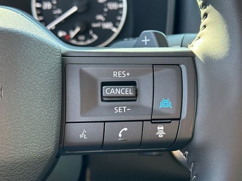 Certified 2025 Nissan Rogue SV image 29