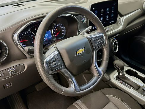 Used 2025 Chevrolet Blazer LT AWD/4WD image 18