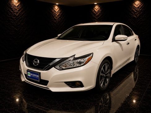 Used 2017 Nissan Altima 2.5 SV w/ Convenience Package FWD image 1
