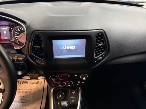 Used 2019 Jeep Compass Latitude image 23