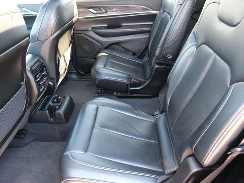 Used 2024 Jeep Grand Cherokee L Limited w/ Luxury Tech Group II AWD/4WD image 32