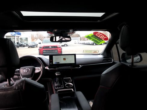 Certified 2025 Toyota Sienna XSE image 27