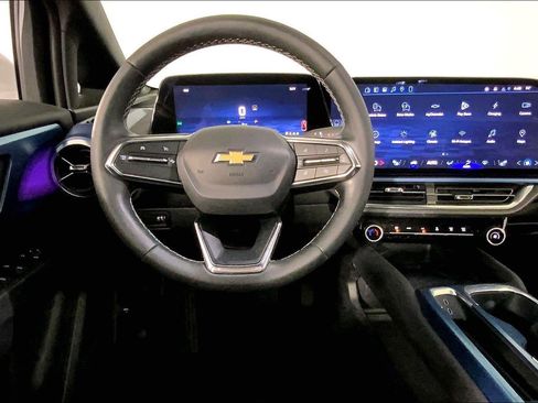 Used 2024 Chevrolet Equinox EV LT FWD image 5