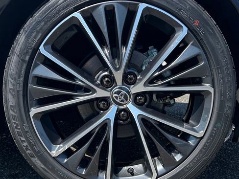 Certified 2024 Toyota Prius XLE FWD image 27