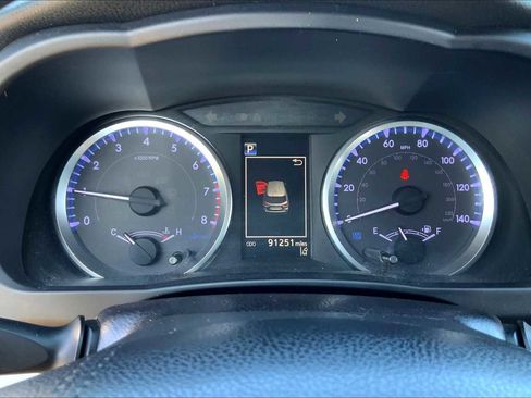 Used 2019 Toyota Highlander LE FWD image 24