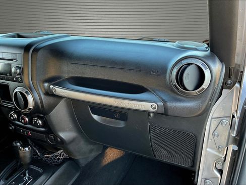Used 2017 Jeep Wrangler Unlimited Sport AWD/4WD image 22
