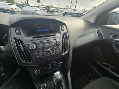 Used 2016 Ford Focus SE w/ Reverse Sensing Package image 29