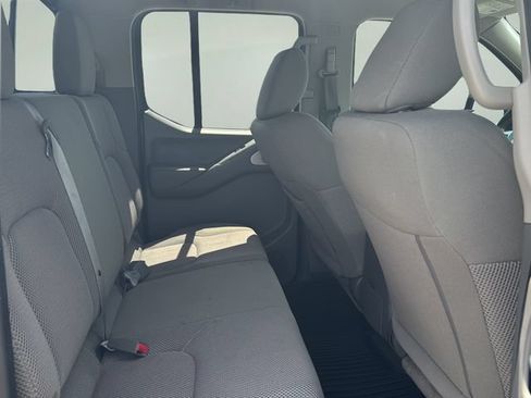 Used 2019 Nissan Frontier SV AWD/4WD image 12
