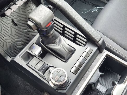 Used 2024 Toyota Tacoma TRD Off-Road image 11