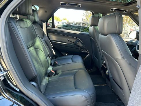 Used 2025 Land Rover Range Rover Sport SE image 39
