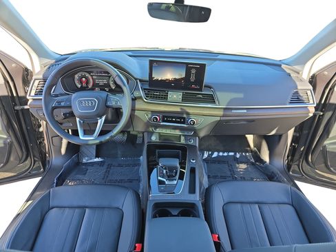 Certified 2025 Audi Q5 2.0T Premium w/ Convenience Plus Package image 9
