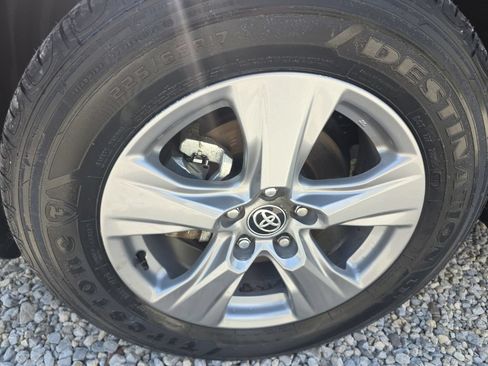 Certified 2025 Toyota RAV4 LE AWD/4WD image 9