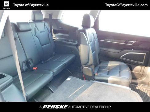 Used 2023 Kia Telluride EX w/ EX Captain's Chair Package FWD image 7