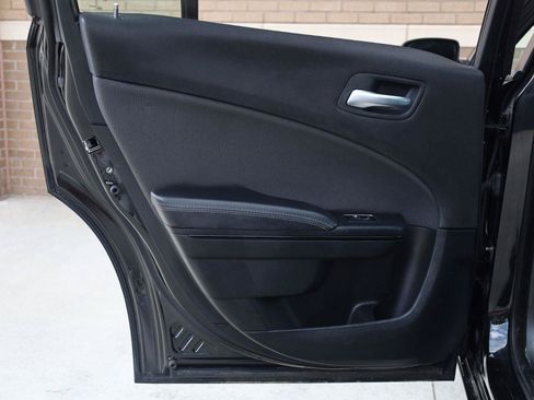 Used 2017 Dodge Charger SE w/ Power Sunroof Group RWD image 17